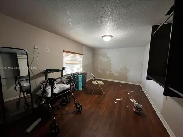 5730 Charleston St, Hollywood, FL 33021