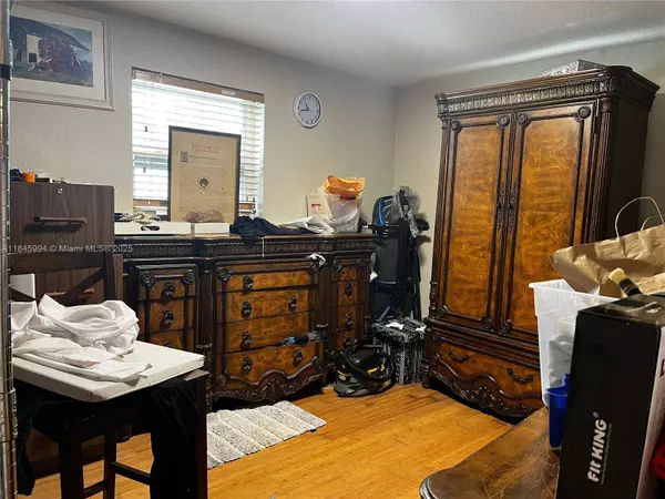 5730 Charleston St, Hollywood, FL 33021