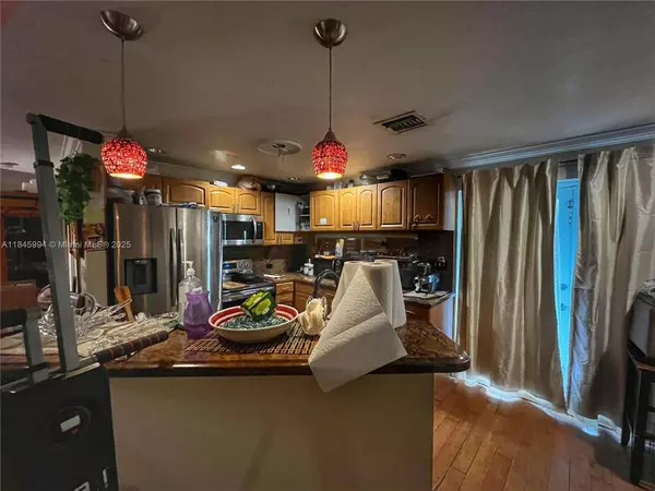 5730 Charleston St, Hollywood, FL 33021