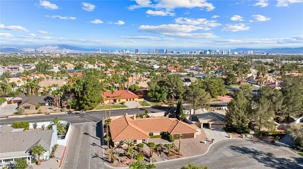 1930 Ski Slope CIR, Las Vegas, NV 89117
