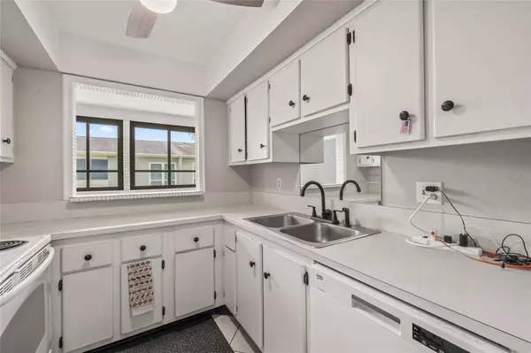 416 WINDRUSH BAY DR #416, Tarpon Springs, FL 34689