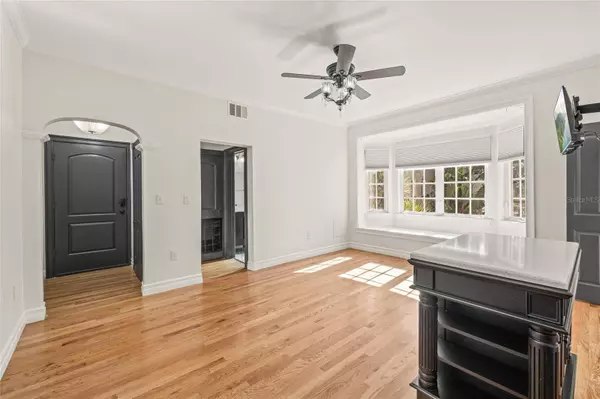 2117 W DEKLE #L-2, Tampa, FL 33606