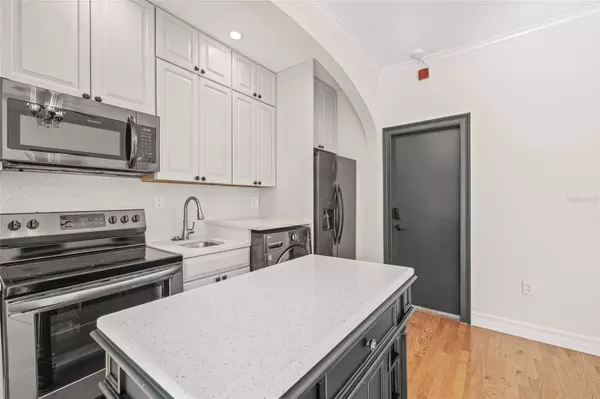 2117 W DEKLE #L-2, Tampa, FL 33606