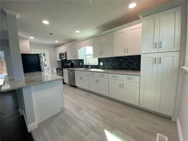 16 JEFF RD, Largo, FL 33774