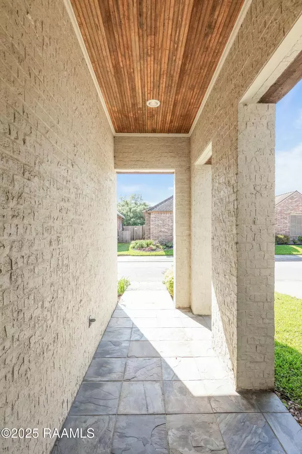 205 Petrus DR, Broussard, LA 70518