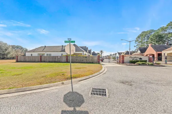 101 Floridian LN, Lafayette, LA 70506