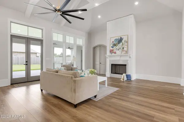 109 Trailing Oaks, Youngsville, LA 70592