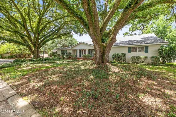 303 Colonial DR, Lafayette, LA 70506