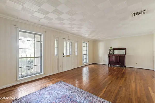 303 Colonial DR, Lafayette, LA 70506