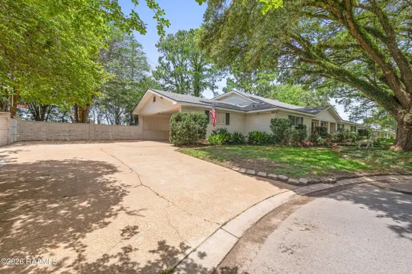 303 Colonial DR, Lafayette, LA 70506