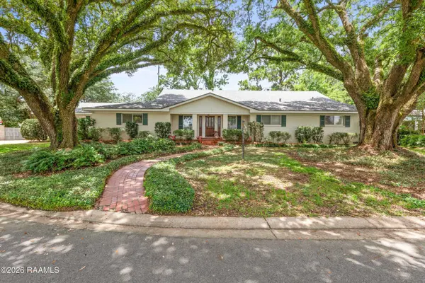 303 Colonial DR, Lafayette, LA 70506