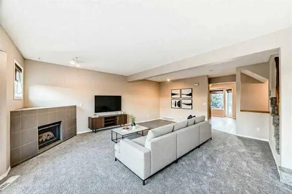 677 Regal PARK NE, Calgary, AB T2E 0S6