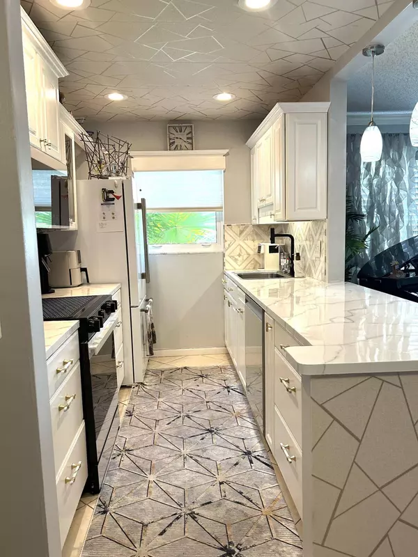 842 N Highpoint BLVD B, Delray Beach, FL 33445