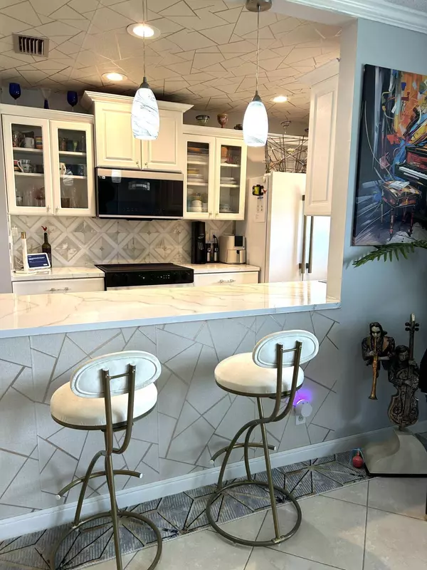 842 N Highpoint BLVD B, Delray Beach, FL 33445