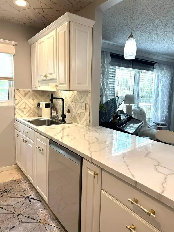 842 N Highpoint BLVD B, Delray Beach, FL 33445