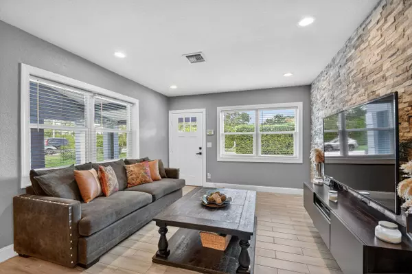 814 44th ST, West Palm Beach, FL 33407