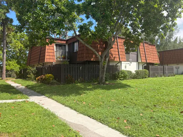 2200 WHITE PINE CIR #B