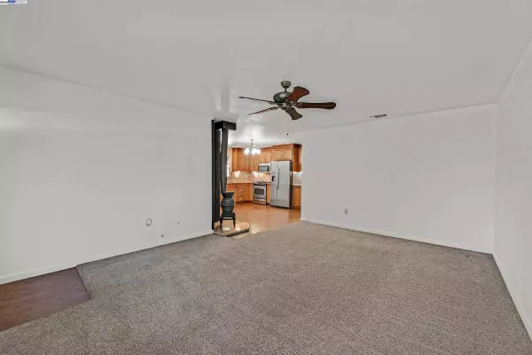 1033 Parkside Ave, Manteca, CA 95336