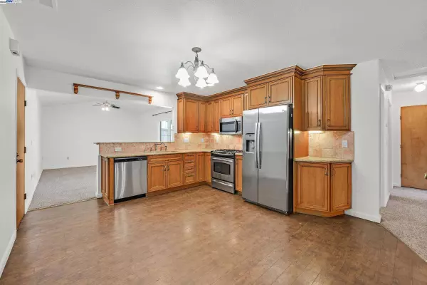 1033 Parkside Ave, Manteca, CA 95336