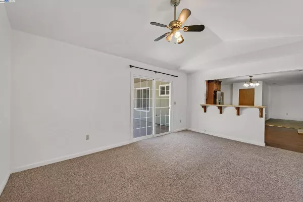 1033 Parkside Ave, Manteca, CA 95336