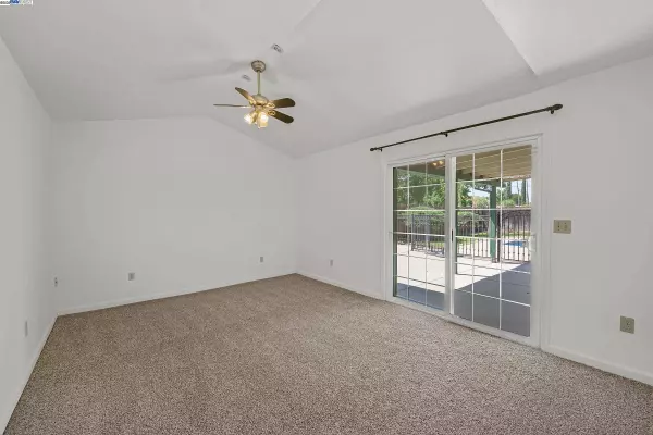 1033 Parkside Ave, Manteca, CA 95336