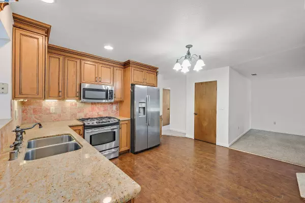 1033 Parkside Ave, Manteca, CA 95336