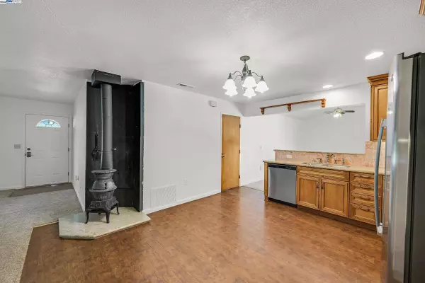 1033 Parkside Ave, Manteca, CA 95336