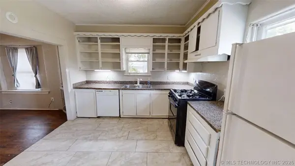 855 N Delaware PL, Tulsa, OK 74110
