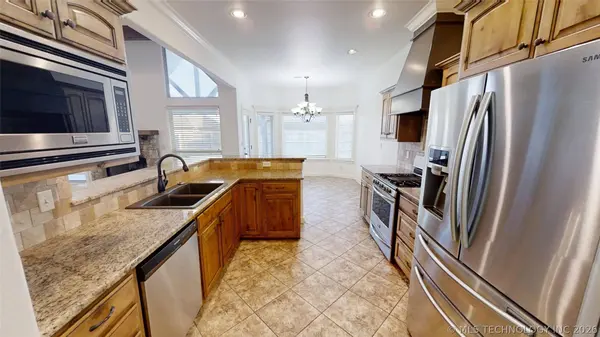 7408 E 83rd ST, Owasso, OK 74055