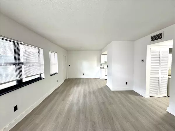 1525 NE 135th St #2, North Miami, FL 33161