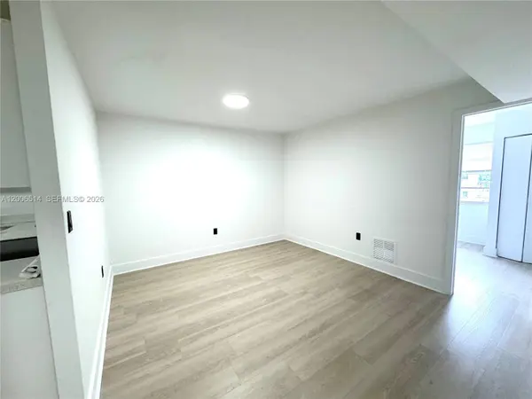 12215 W Dixie Hwy #304, North Miami, FL 33161