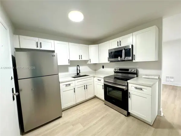 12215 W Dixie Hwy #304, North Miami, FL 33161