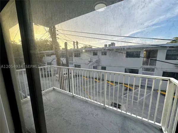1525 NE 135th St #14, North Miami, FL 33161