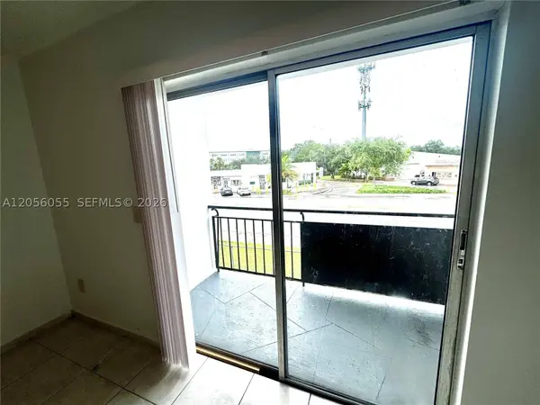 888 NE 132nd St #207, North Miami, FL 33161