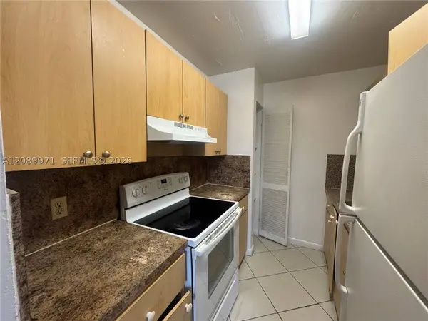 888 NE 132nd St #205, North Miami, FL 33161