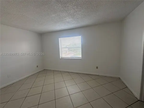 888 NE 132nd St #205, North Miami, FL 33161