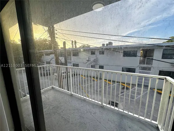 1525 NE 135th St #14, North Miami, FL 33161
