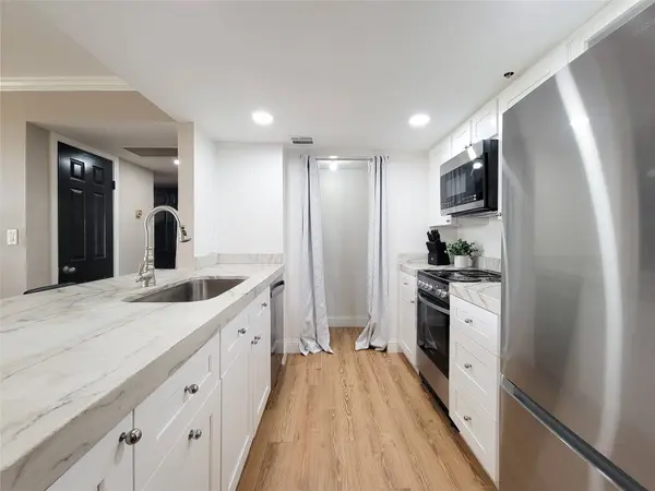 3525 Sage RD #908, Houston, TX 77056
