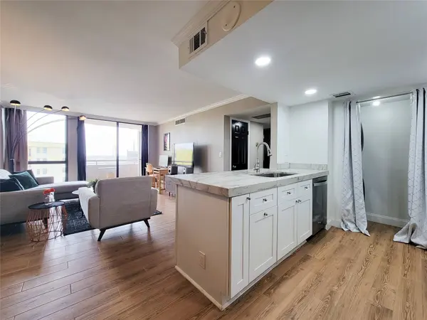 3525 Sage RD #908, Houston, TX 77056