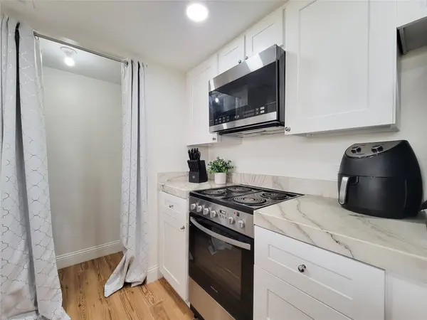 3525 Sage RD #908, Houston, TX 77056