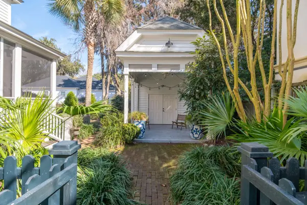 70 Saturday Rd, Mount Pleasant, SC 29464