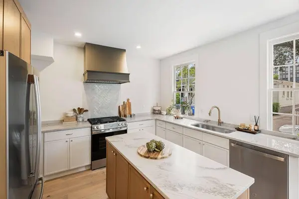20 Addison St, Charleston, SC 29403