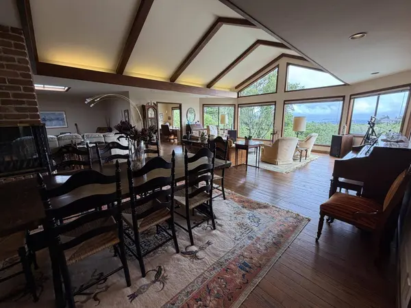 1407 Carlton RD, Hillsborough, CA 94010