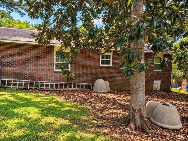 127 Ellendale LN, Atlanta, GA 30318