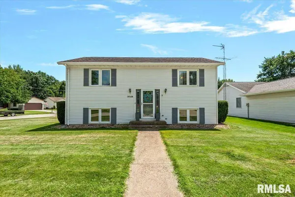 3028 Sutherland RD, Springfield, IL 62702