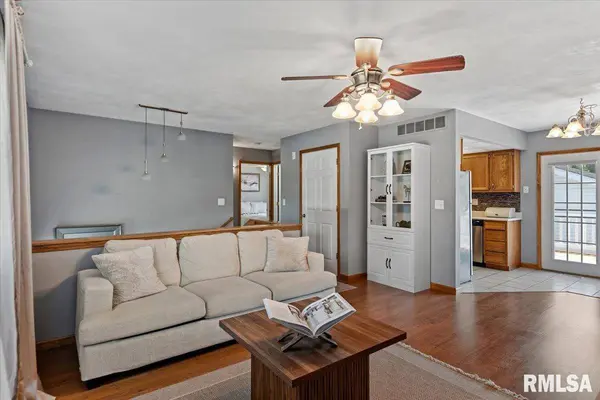 3028 Sutherland RD, Springfield, IL 62702