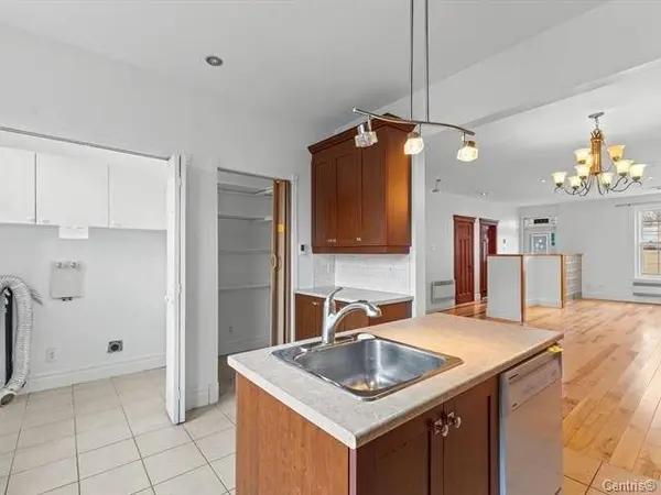 5784 Rue Chabot, Montréal (rosemont/la Petite-patrie), QC H2G2S7
