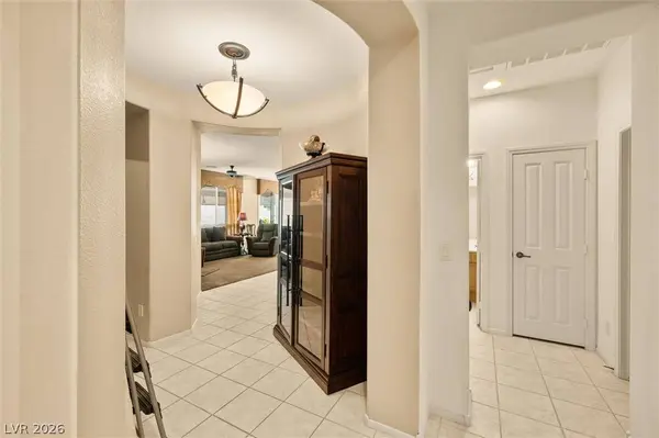 9332 Longhorn Falls CT, Las Vegas, NV 89149