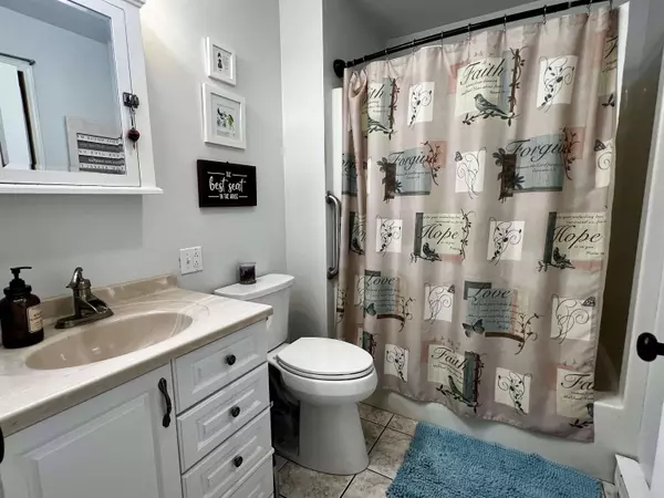 30 Bayberry LN, South Burlington, VT 05403