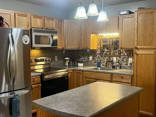 30 Bayberry LN, South Burlington, VT 05403